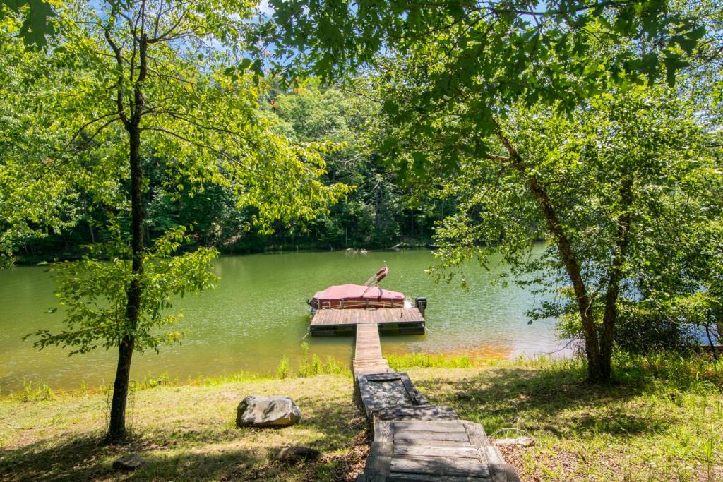 Mill Spring House | Lakefront Oasis