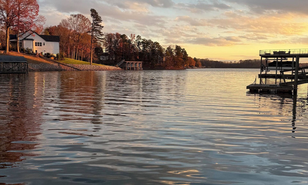 Mount Mourne House | Lakefront Paradise on Lake Norman-Sleeps 12, Pet-friendly, Private dock, kayaks