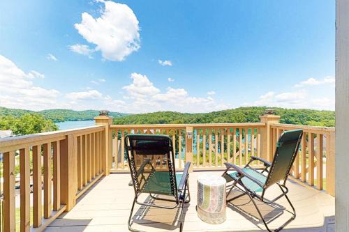 Andersonville House | Lakefront Retreat Sleeps 6 Fireplace Boat Slip