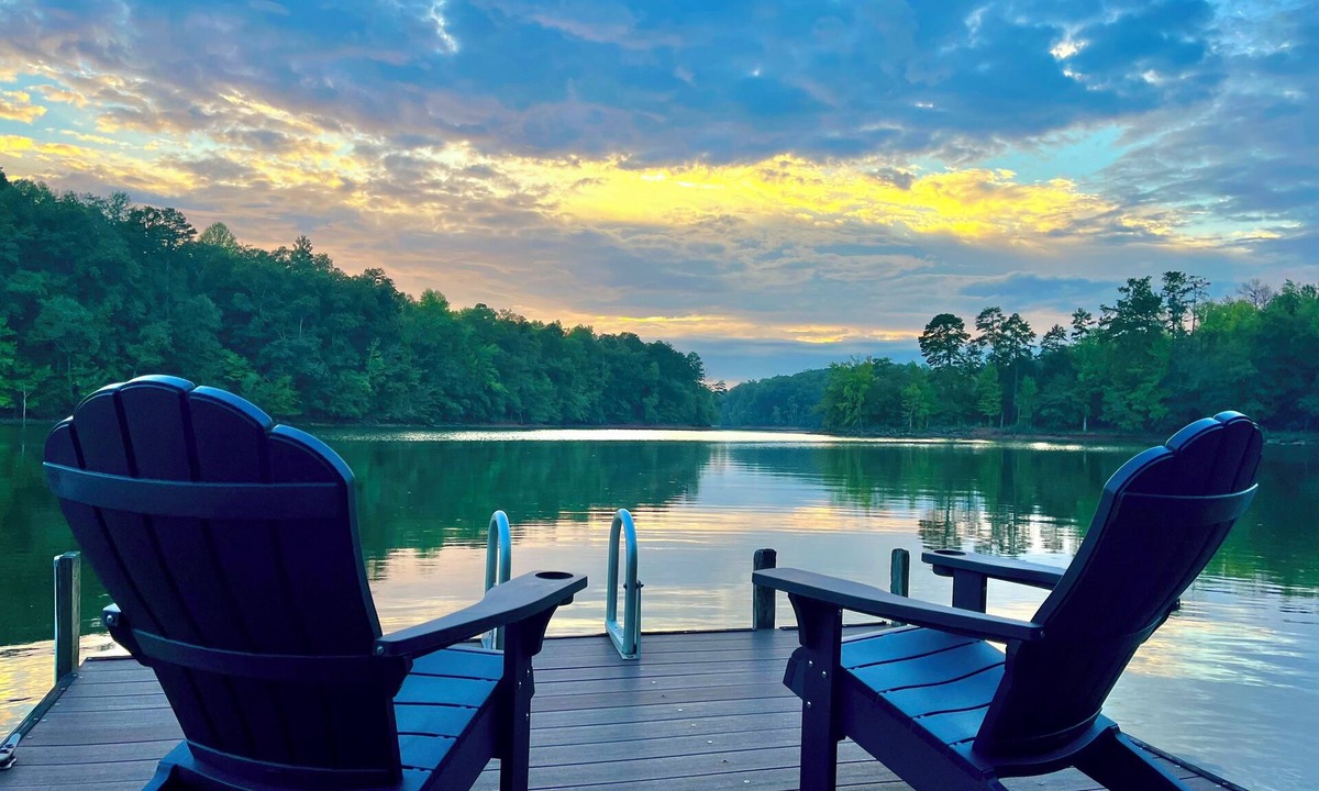 Seneca House | Lakefront Treehouse Retreat Minutes from Clemson University!