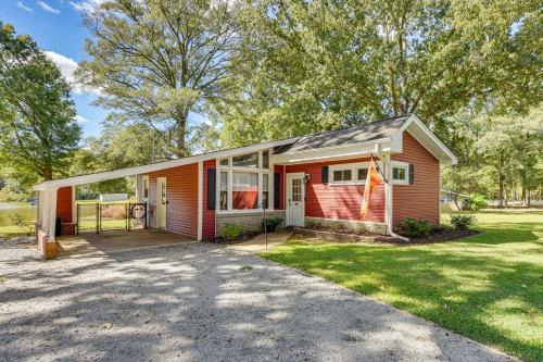 Lancaster House | Lakeside Bungalow at Cedar Pines Lake