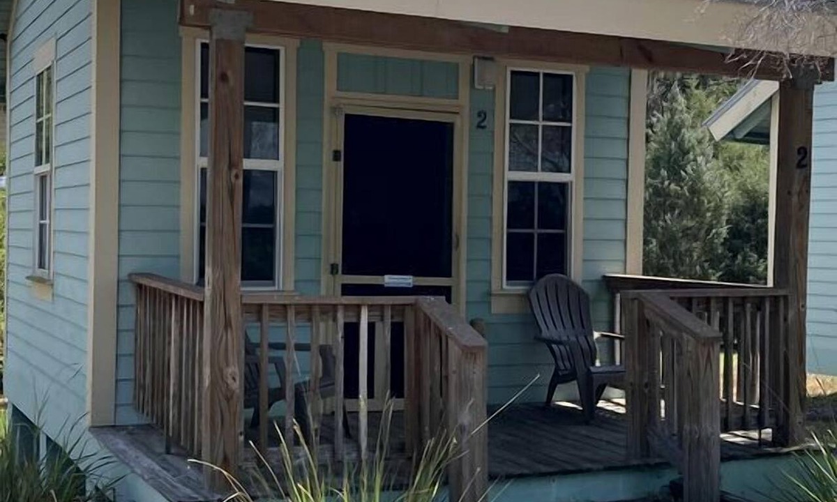 Braden River Cabin | Lakeside Cabin for a Glamping Getaway near Tampa, Florida