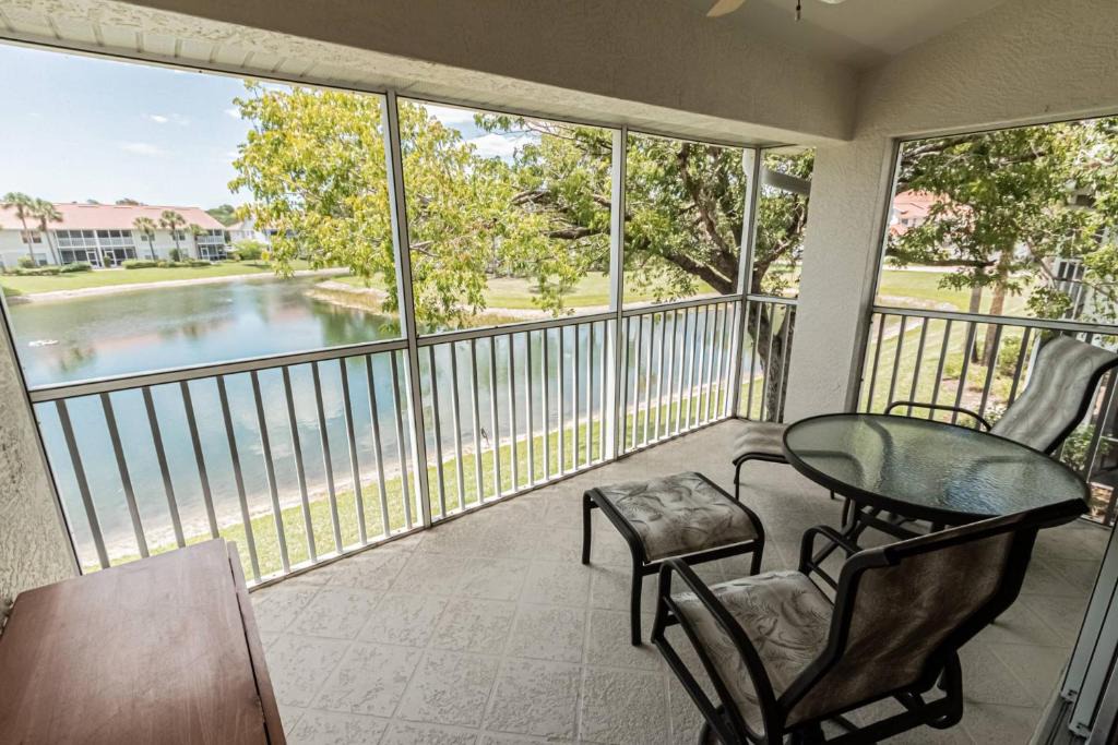 Naples House | Lakeview at Carlton Lakes