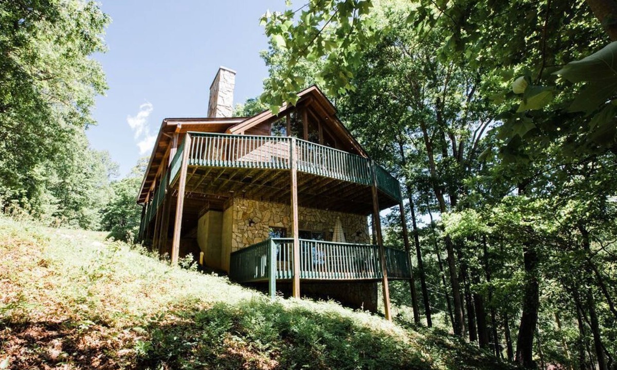 Sunset Cove Cabin | Lakeview cabin - upper and lower deck, fireplace, game room, open floor plan