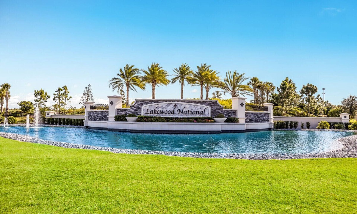 Lakewood Ranch Condo | Lakewood National: Enjoy golf, tennis and swim all winter!