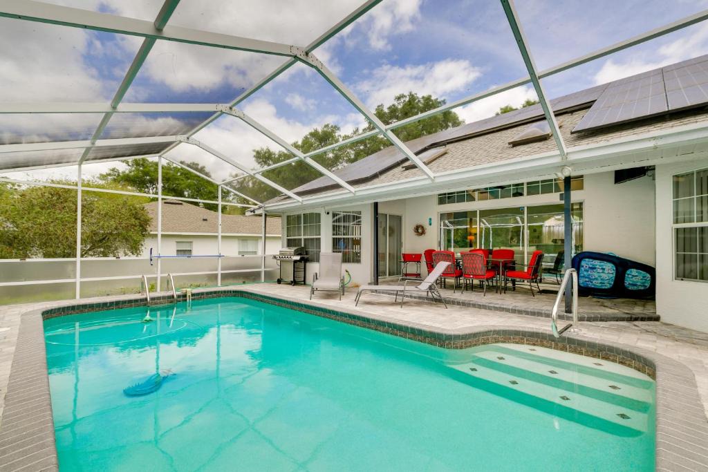 Dunnellon House | Lanai and Grill Sunny Home Near Rainbow Springs!