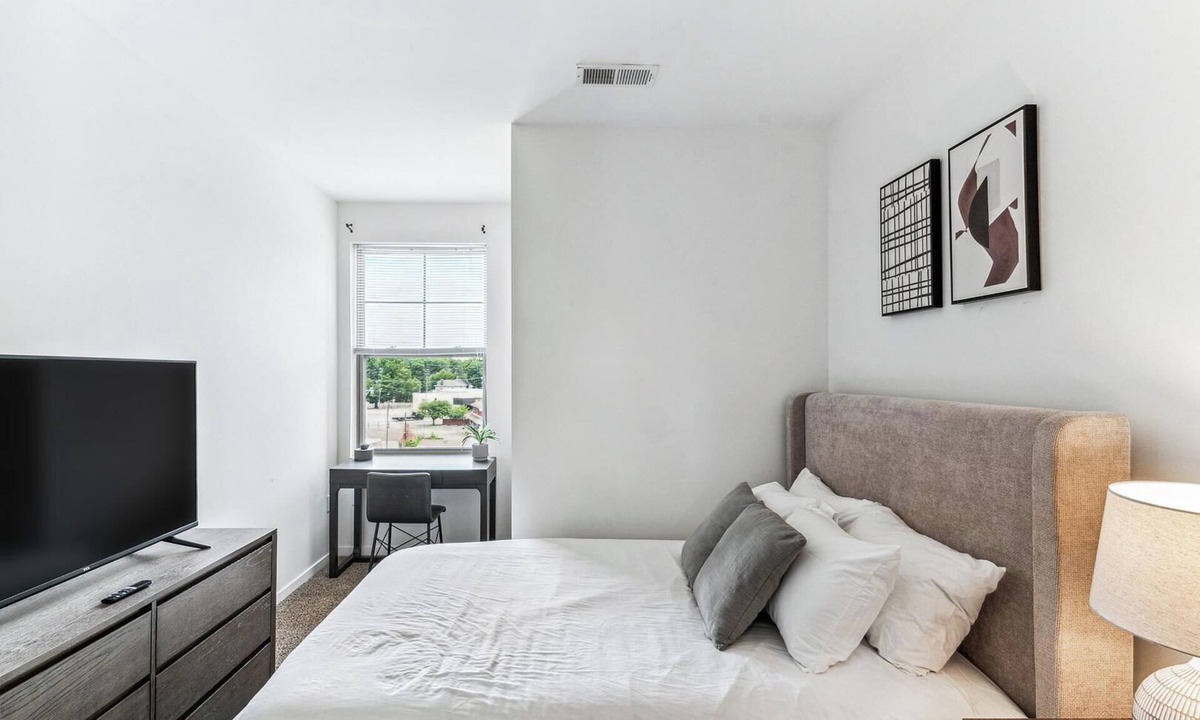 Eden Apartment | Landing | Amazing 1BD, Pool, Clubhouse
