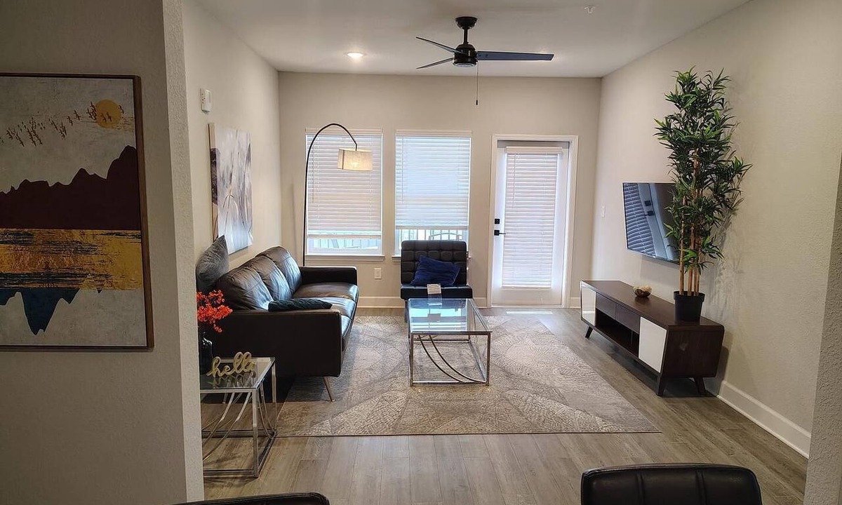Newberry Apartment | Landing | Amazing 2BD, Pool, Gym