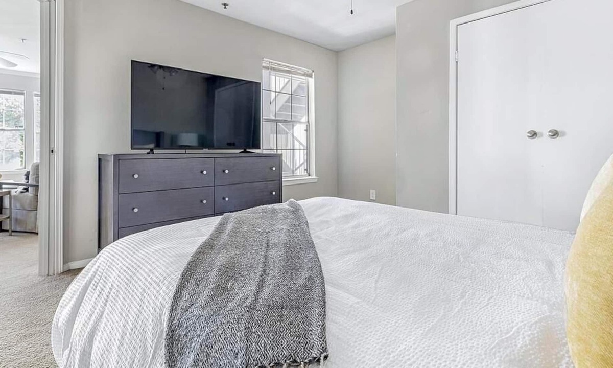 North Druid Hills Apartment | Landing at Briarhill Apartments - 2 Bedrooms in North Druid Hills