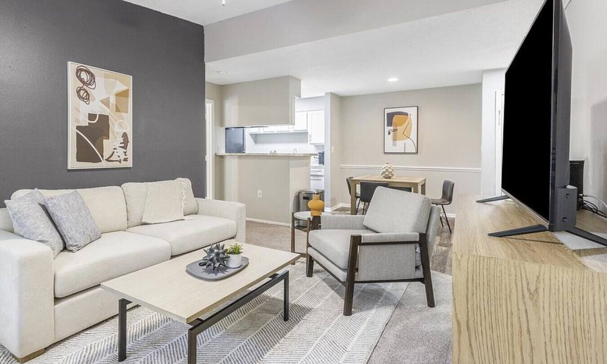 Plant City Apartment | Landing at Walden Lake - 2 Bedrooms in Downtown Plant City