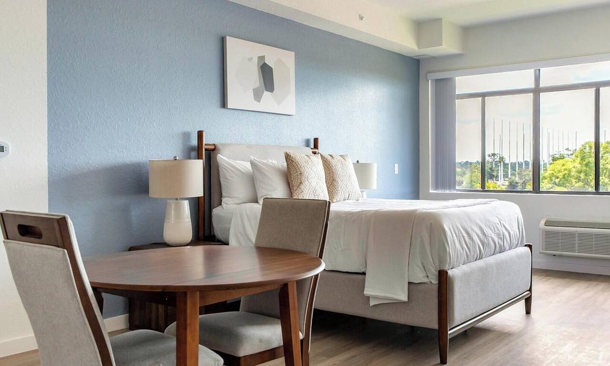 Golden Gate Apartment | Landing | Beautiful Studio, Courtyard, Gym