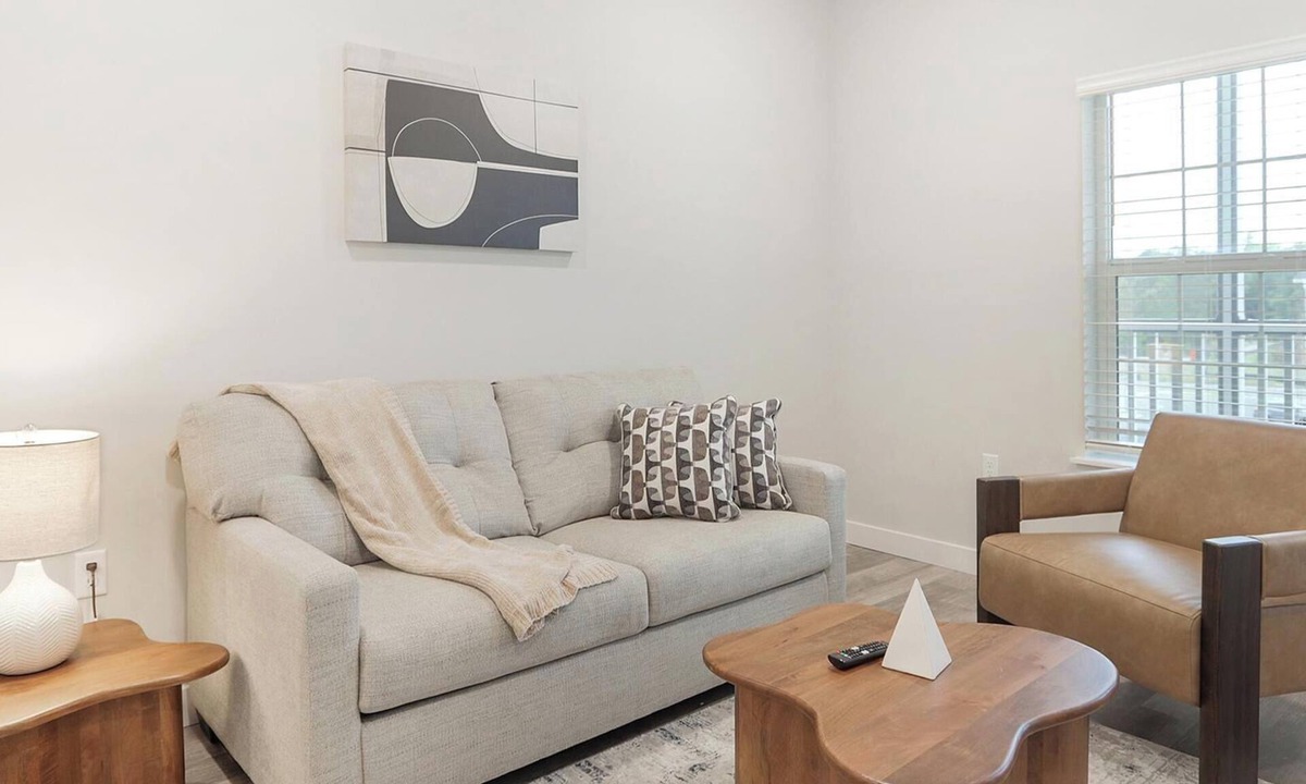 Beaufort Apartment | Landing | Chic 2BD, Gym