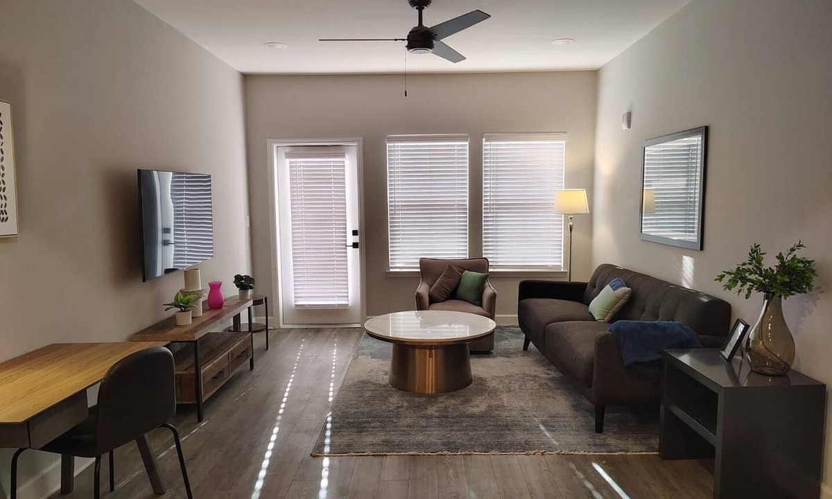 Newberry Apartment | Landing | Chic 2BD, Pool, Gym