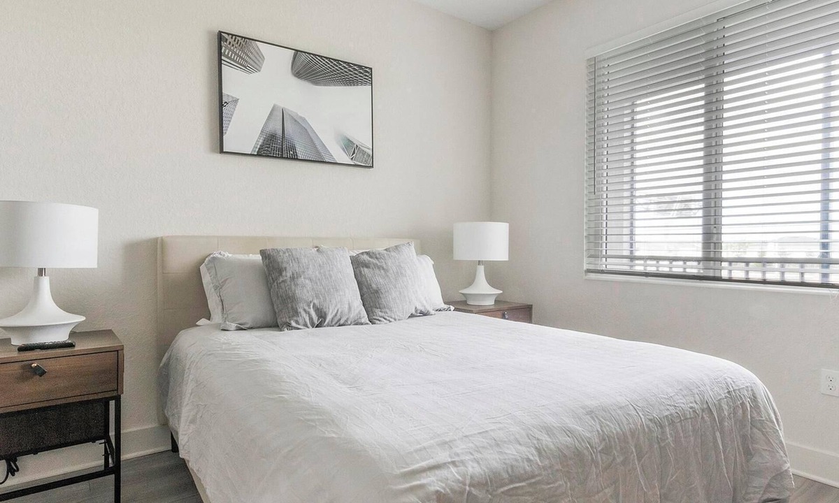 Palmetto Apartment | Landing | Chic 2BD, Yoga Studio, Gym