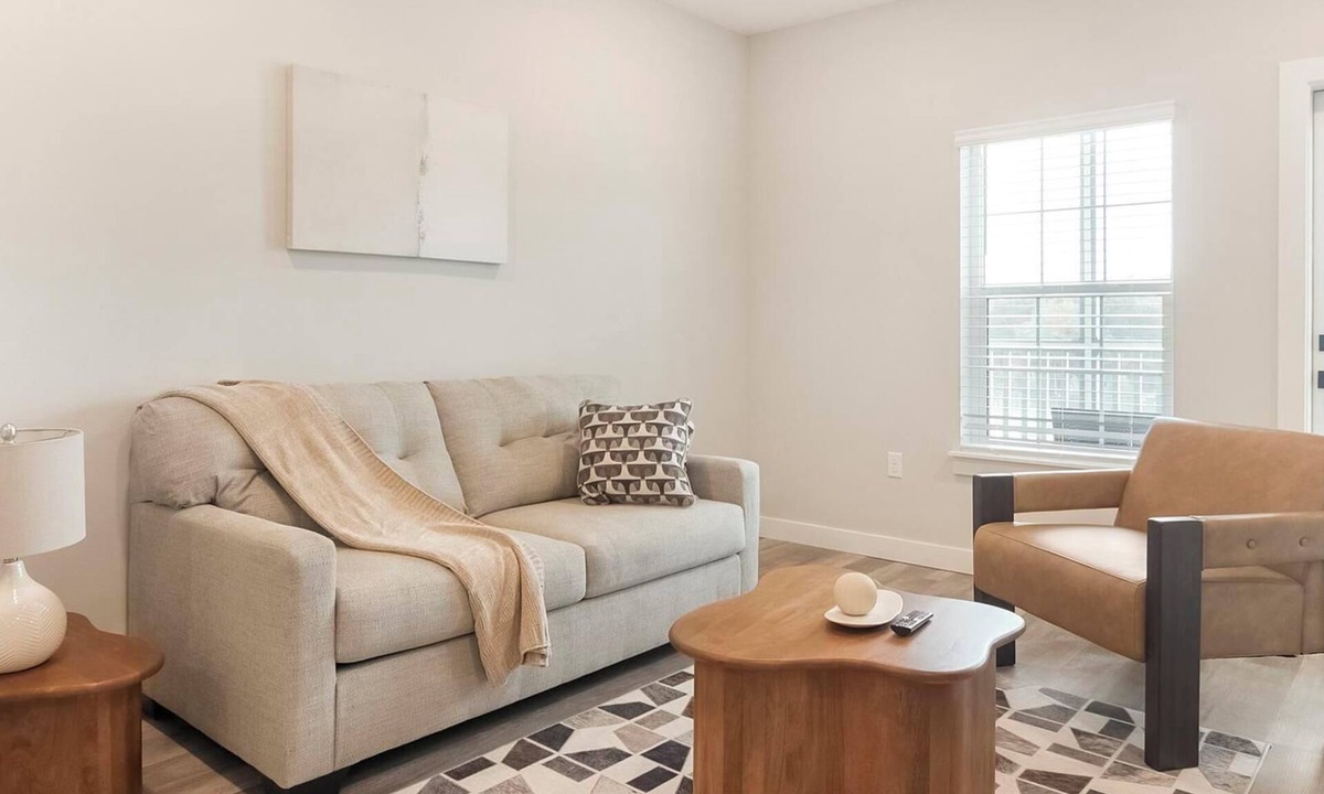 Beaufort Apartment | Landing | Incredible 2BD, Gym