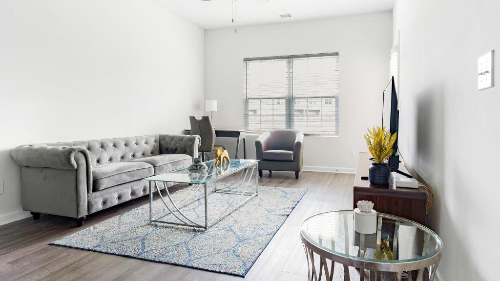 Bloomingdale Apartment | Landing Incredible 2BD Pool Gym