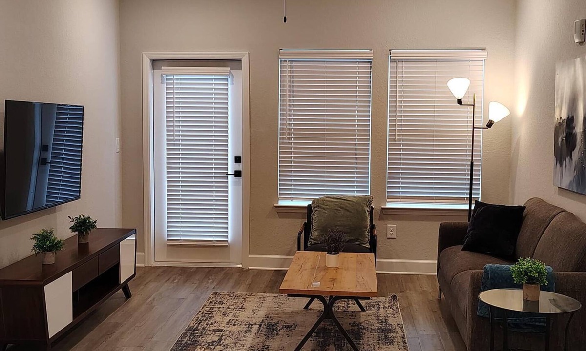 Newberry Apartment | Landing | Incredible 2BD, Pool, Gym