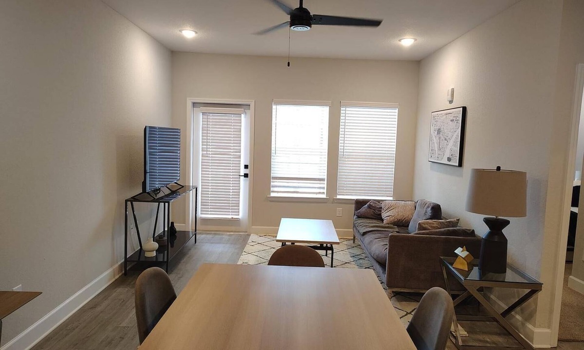 Newberry Apartment | Landing | Modern 2BD, Gym, Pool