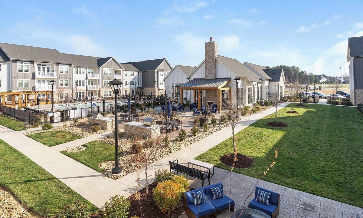Matthews Apartment | Landing | Modern 2BD, Pool, Gym