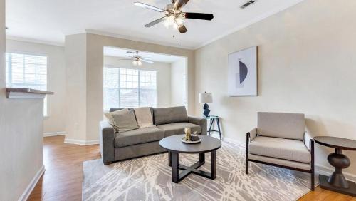 Mount Pleasant Apartment | Landing Modern Apartment with Amazing Amenities (ID8999X86)