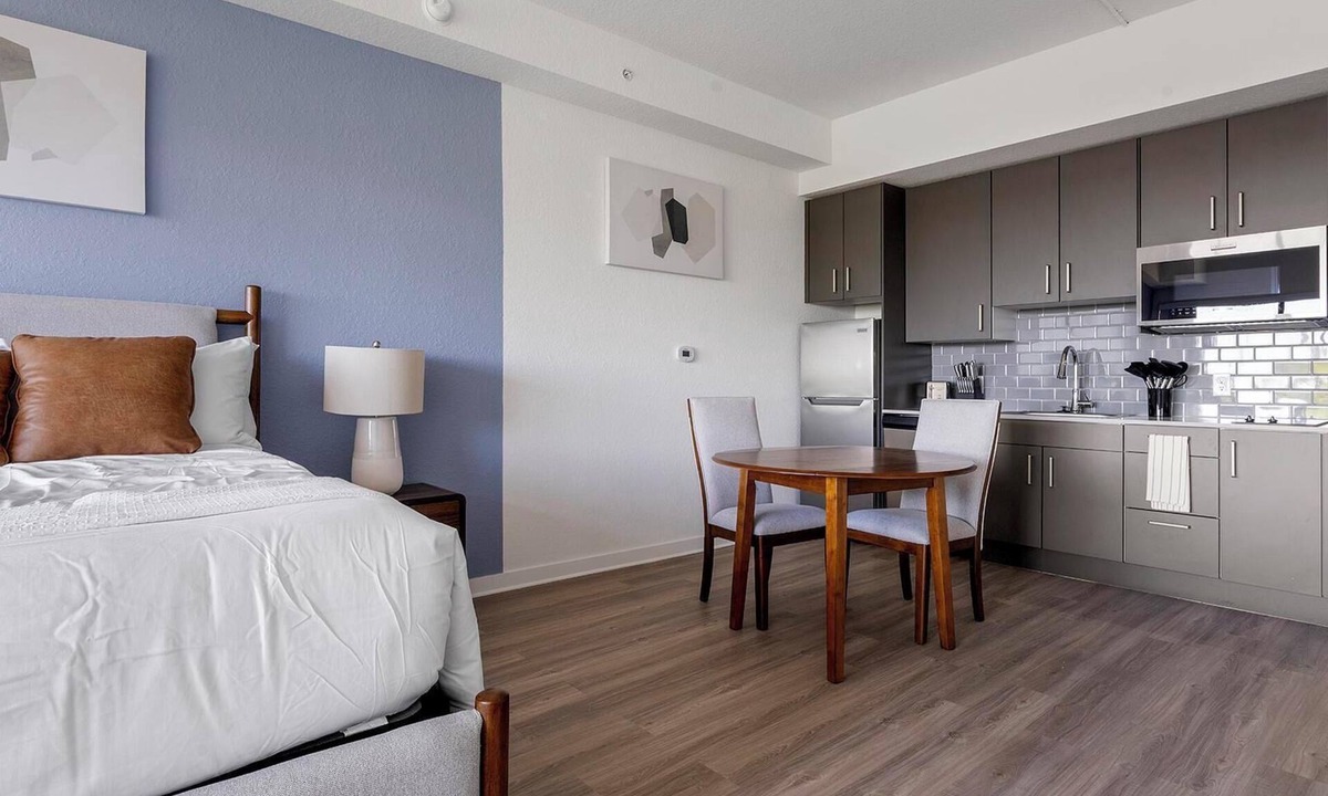 Golden Gate Apartment | Landing | Modern Studio, Clubhouse, Courtyard