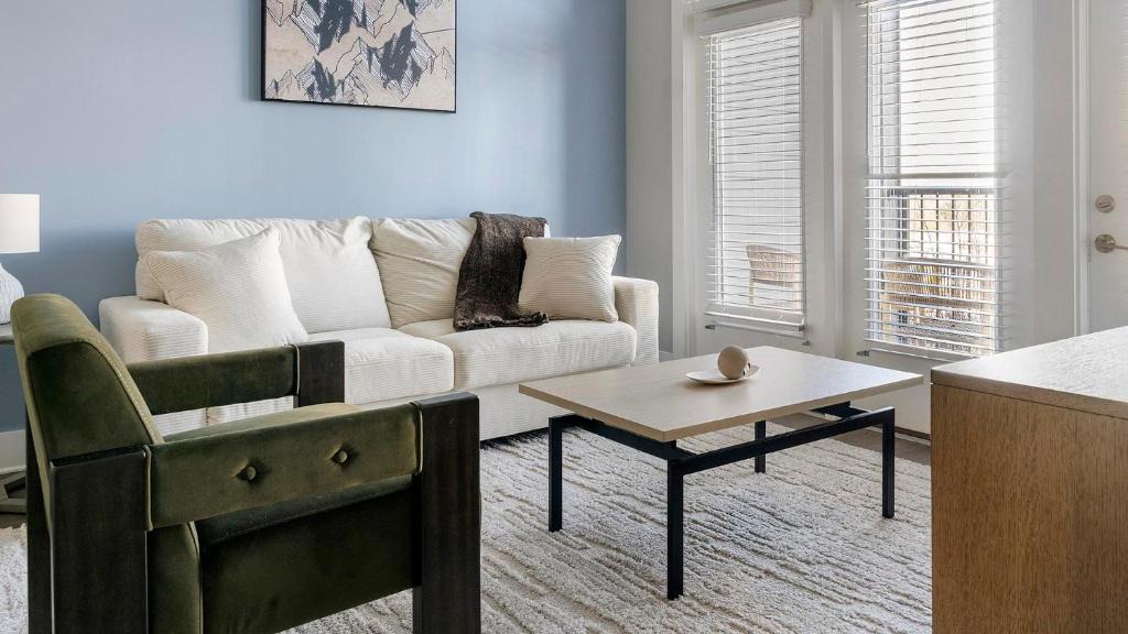 North Decatur Apartment | Landing Spectacular 2BD Courtyard Gym