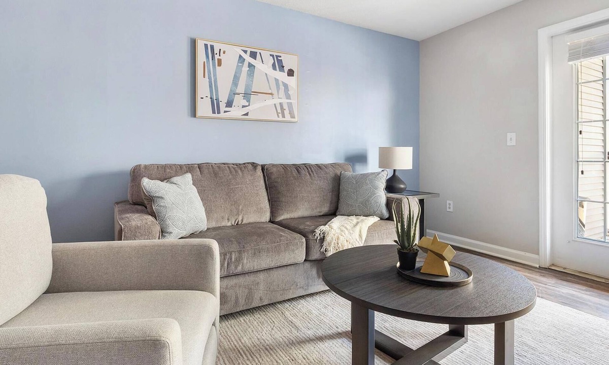 Stockbridge Apartment | Landing | Spectacular 2BD, Clubhouse, Gym