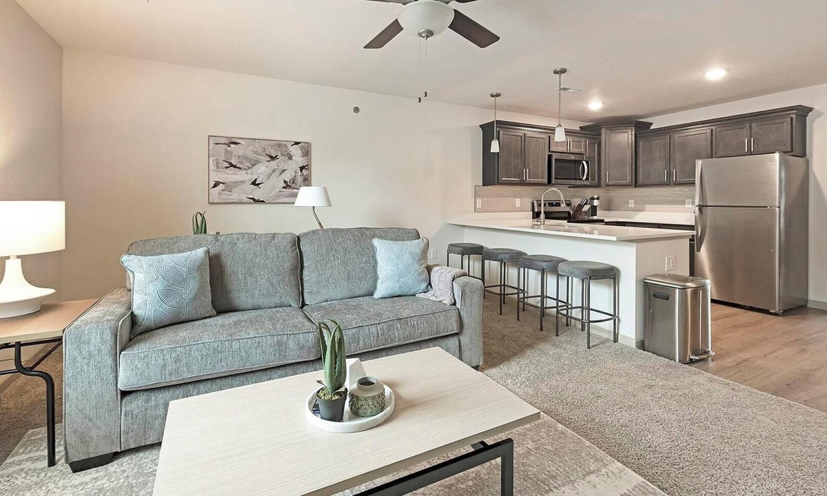 Lyman Apartment | Landing | Stunning 1BD, Pool, Gym