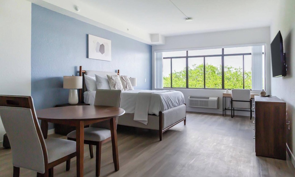 Golden Gate Apartment | Landing | Stunning Studio, Clubhouse, Courtyard