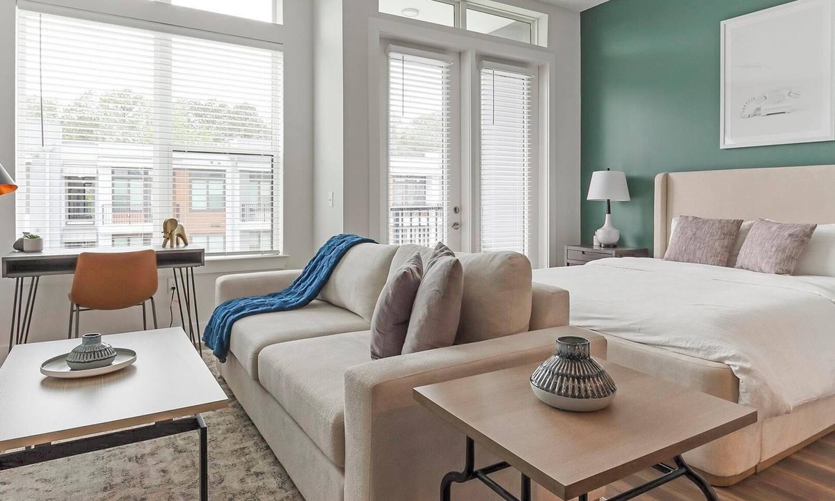 East Side Apartment | Landing | Stunning Studio, Clubhouse, Gym