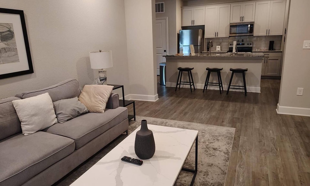 Newberry Apartment | Landing | Stylish 2BD, Gym, Pool