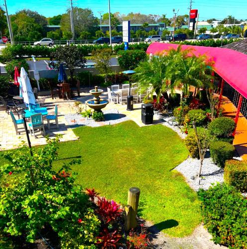 Whitfield Hotel | Lantern Inn & Suites - Sarasota