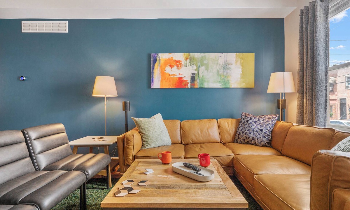 Point Breeze House | Large 4 Bedroom Home/Rooftop Patio with City Views/Gym