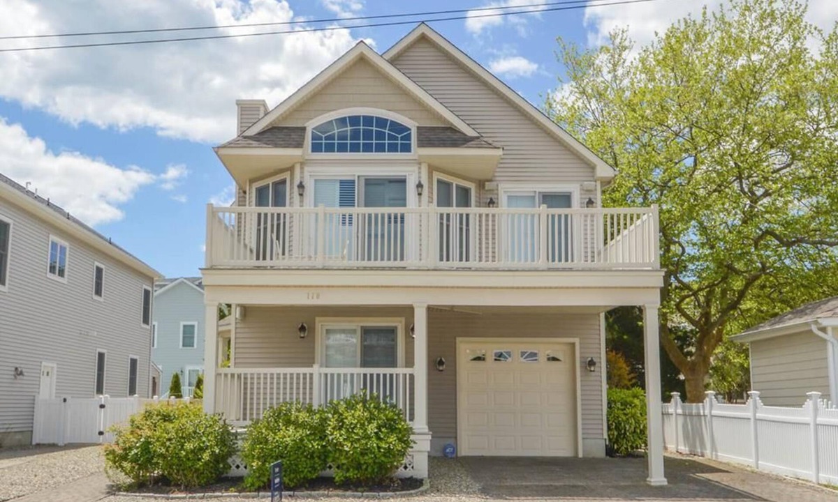 Avalon House | Large beach house in the heart of Avalon