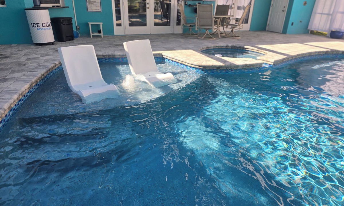 Largo House | Large Family Pool Home - 5 BR w/2 Primary Suites!, Sleeps 15+, Very private!
