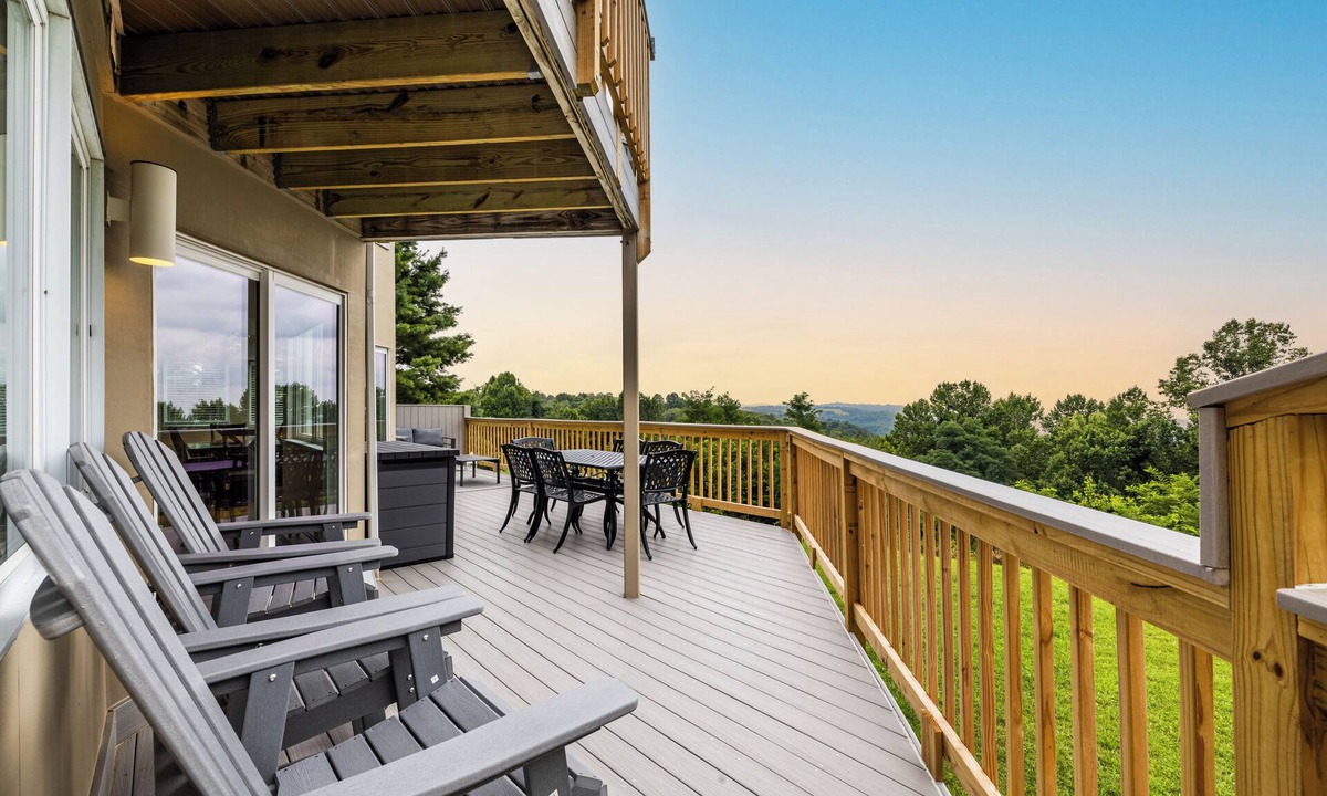 Dan River House | Large Groups Welcome/Sleep 16/Hot Tub/Theater/Summer special