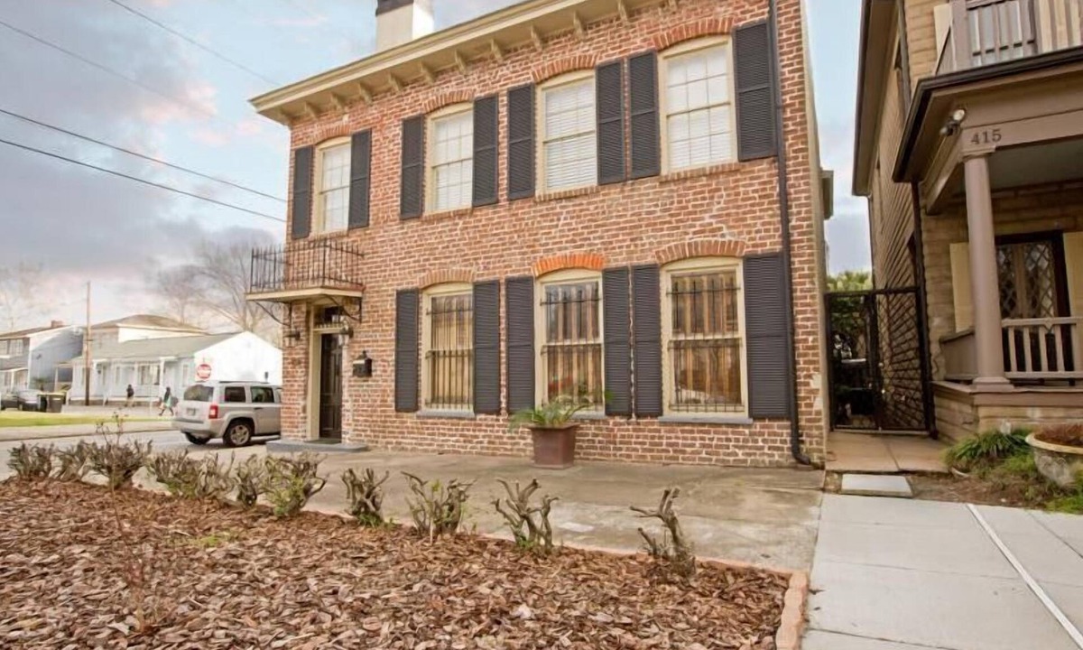 Historic Downtown Savannah House | Large Historic Home w/Parking Close to Forsyth Park by Lucky Savannah