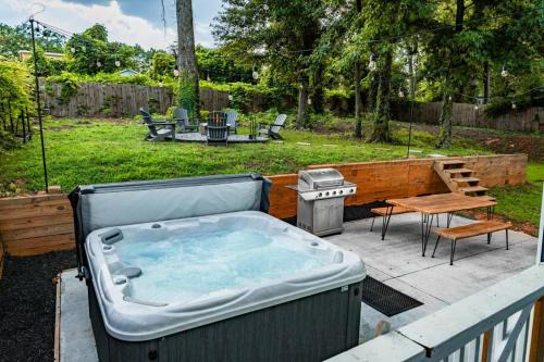 East Side House | Large Modern Home Centrally located With Hot Tub