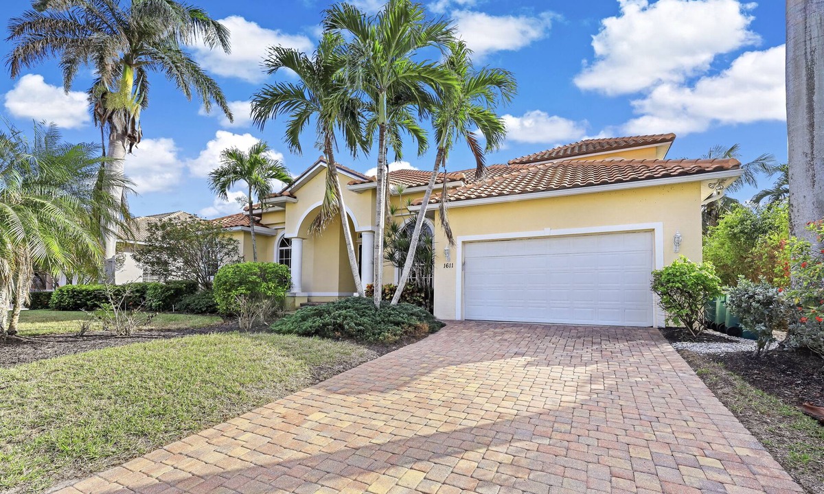 Marco Island House | Large waterfront home w/all-day sun on pool