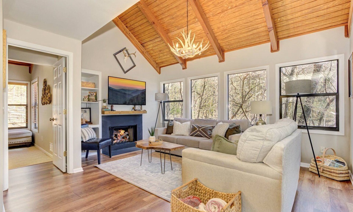 Big Canoe House | Laughing Fox - Treehouse Vibes, Firelit Moments, Movie Nights, Golf & Trails