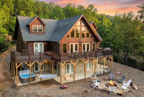 Black Mountain House | Laurel Creek Falls - Luxury Log Cabin with Hot Tub, Game Room and Theater