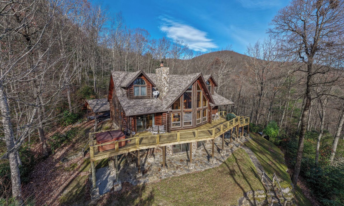 Sapphire House | Laurel Hill - Beautiful Log Home w Mtn Views in Sapphire NC