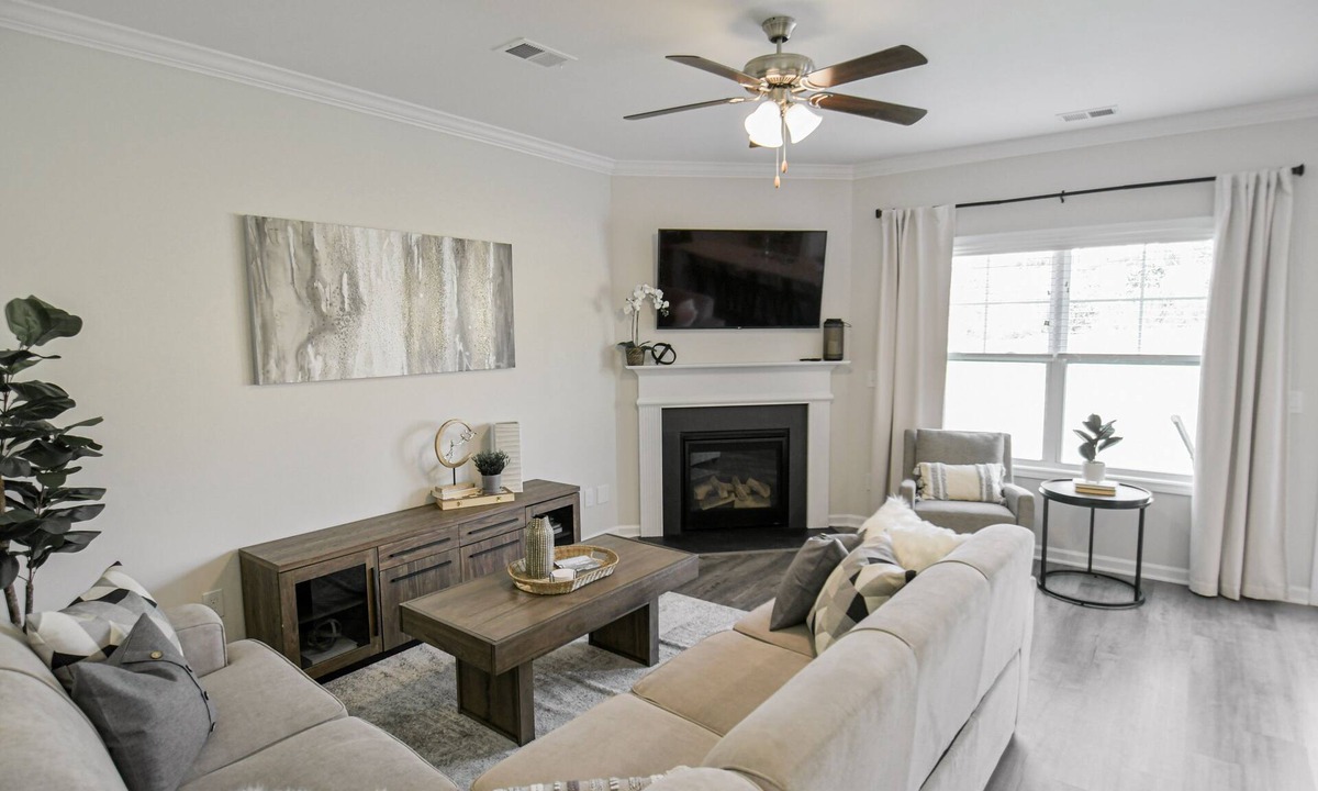 Lexington House | Lavish 4BR/3BA Home with Pool, Grill, Video Games, King Bed