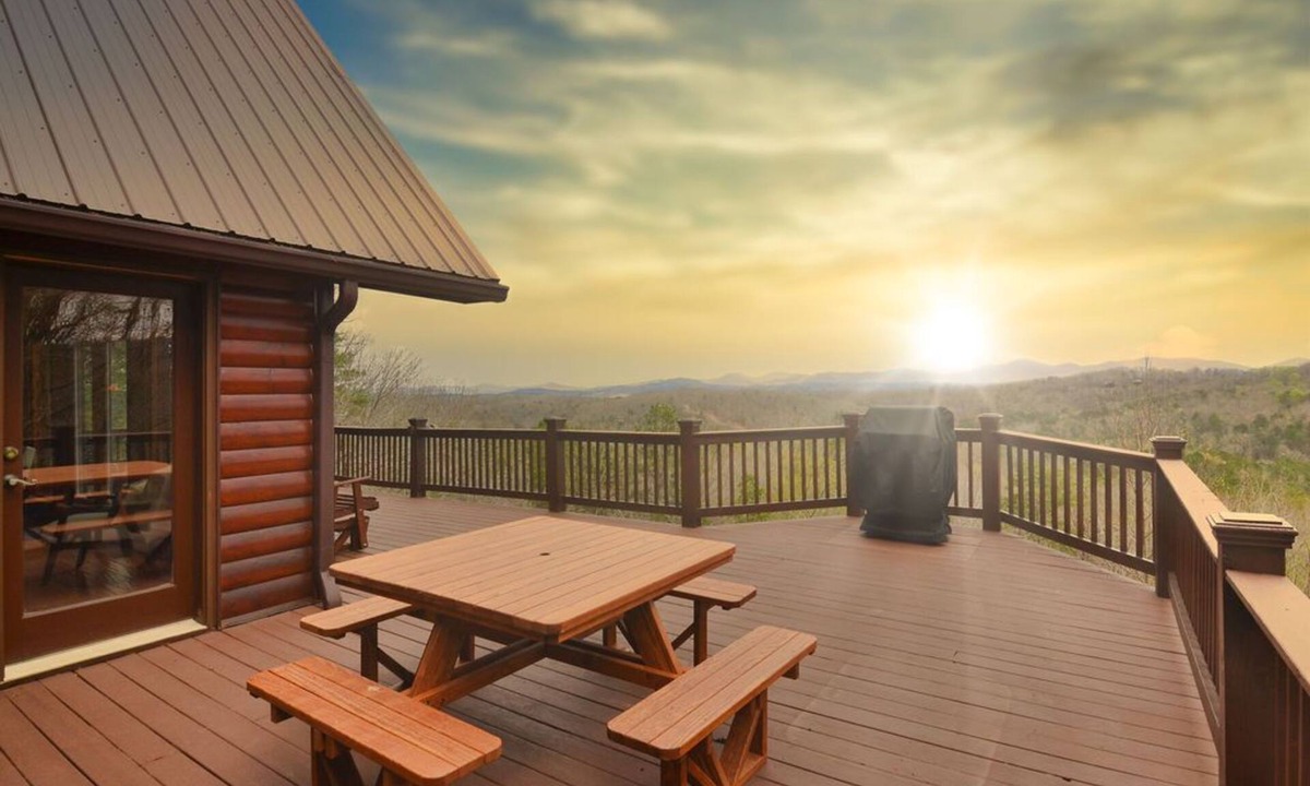 Blue Ridge Cabin | !Layered Mtn Views! Sleep 13! 5000 sq ft! 5min to Blue Ridge!