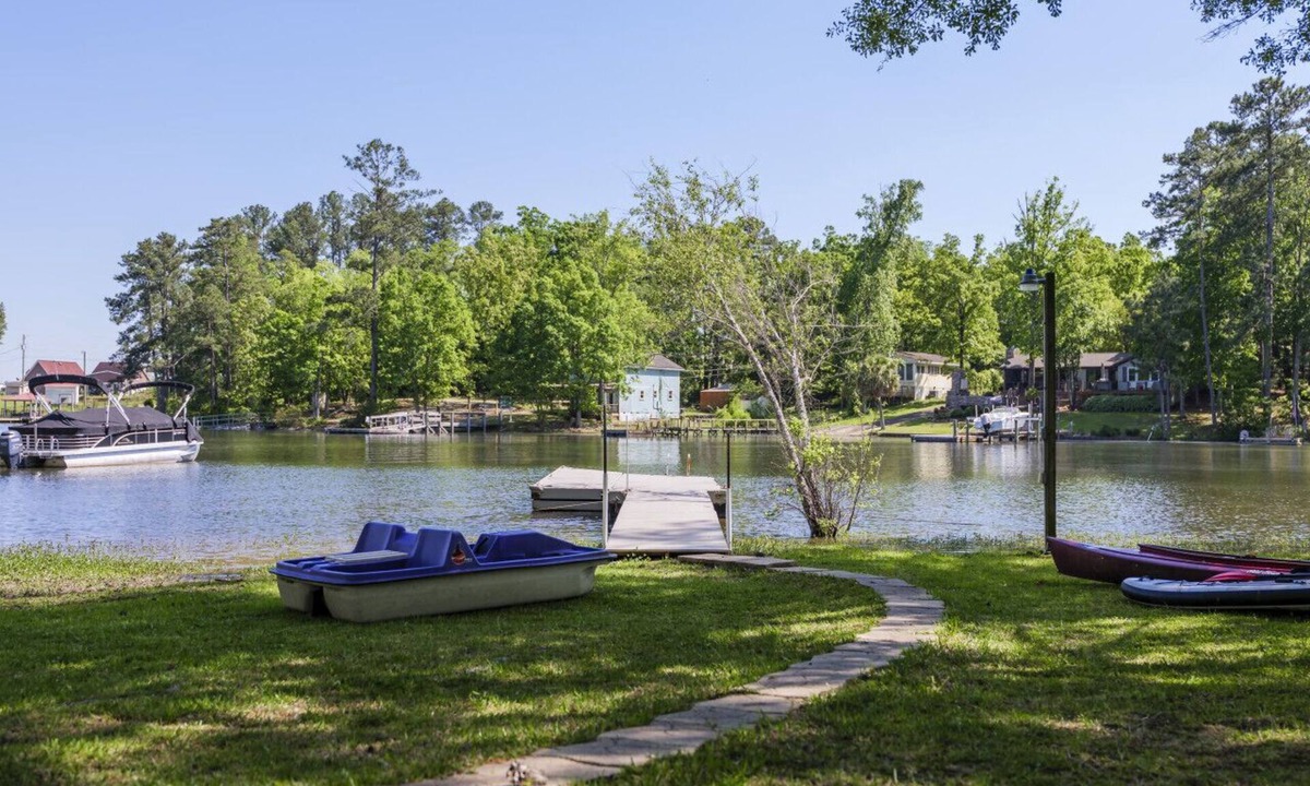 Leesville House | Lazy Days on Lakeshore - Private Dock, Kayaks SUP, Firepit and more