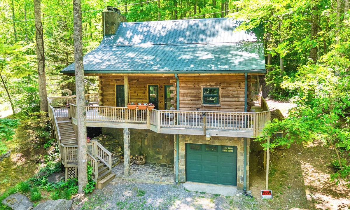 Whittier Cabin | Lazy Log Landing - Mountain Cabin surrounded by Creek Sounds