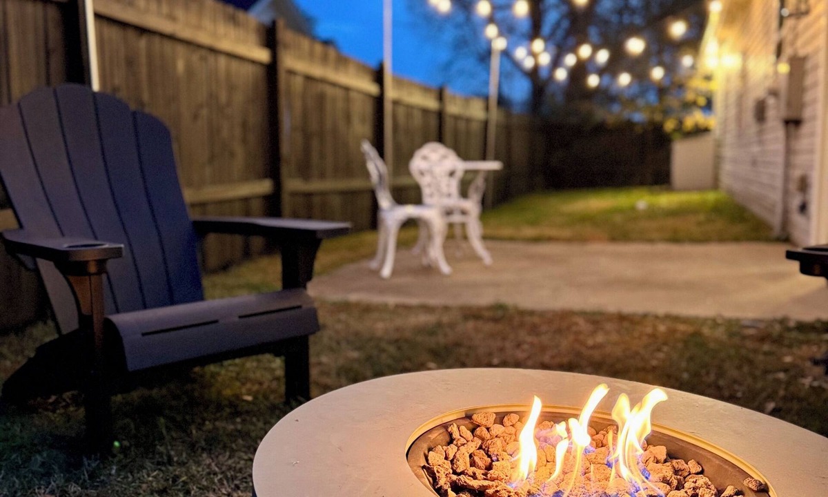 Greer House | Le Downtown French Maison- LUXURY Greer Home w/Firepit