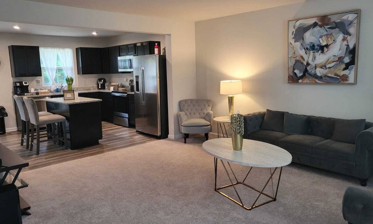 Milford House | Lee's Place Brand New 2BR Townhouse w/free parking