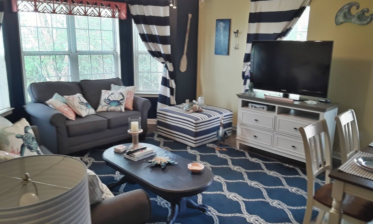Red Hill Condo | Legends Golf Resort Condo minutes from the beach
