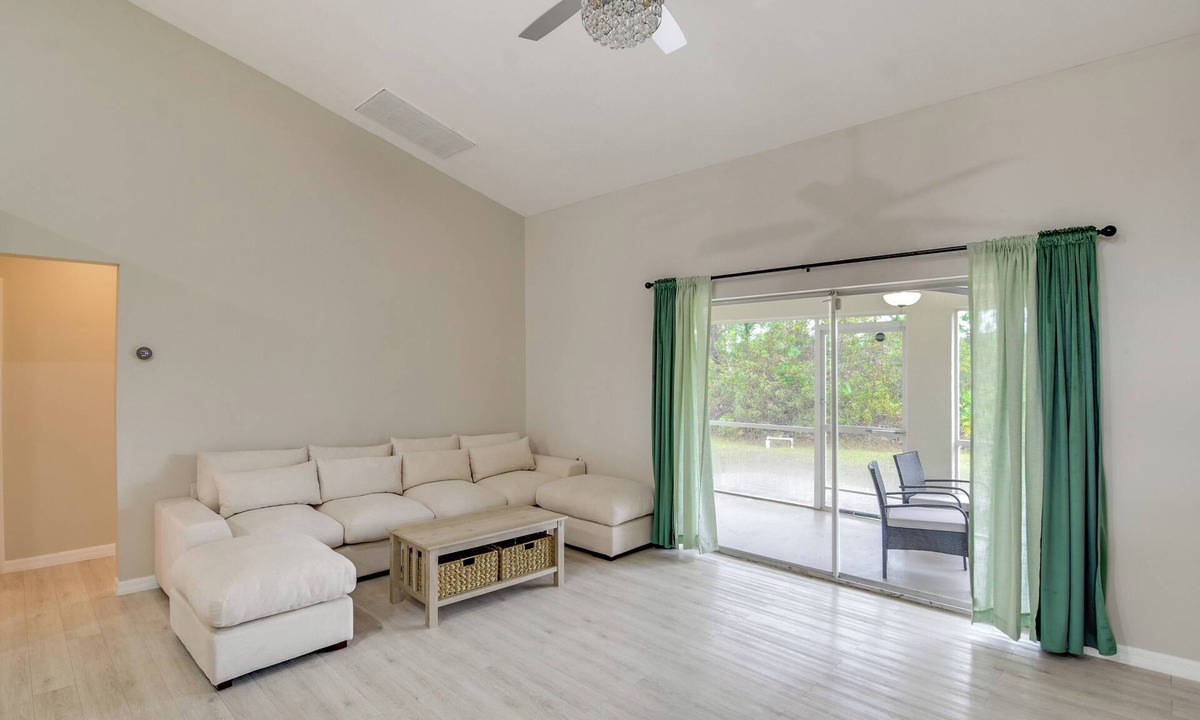 Harris House | Lehigh Peace Retreat near Ft Myers! Pet-Friendly